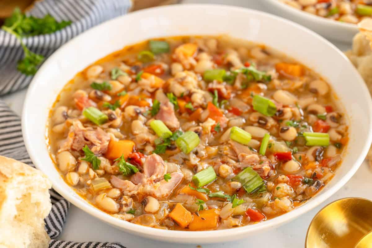 Mastering Black Eyed Pea Soup: Broth, Spices & Hearty Goodness